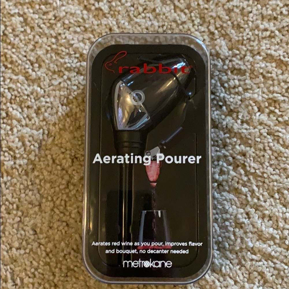 BRAND NEW Metrokane Rabbit Aerating Pourer.